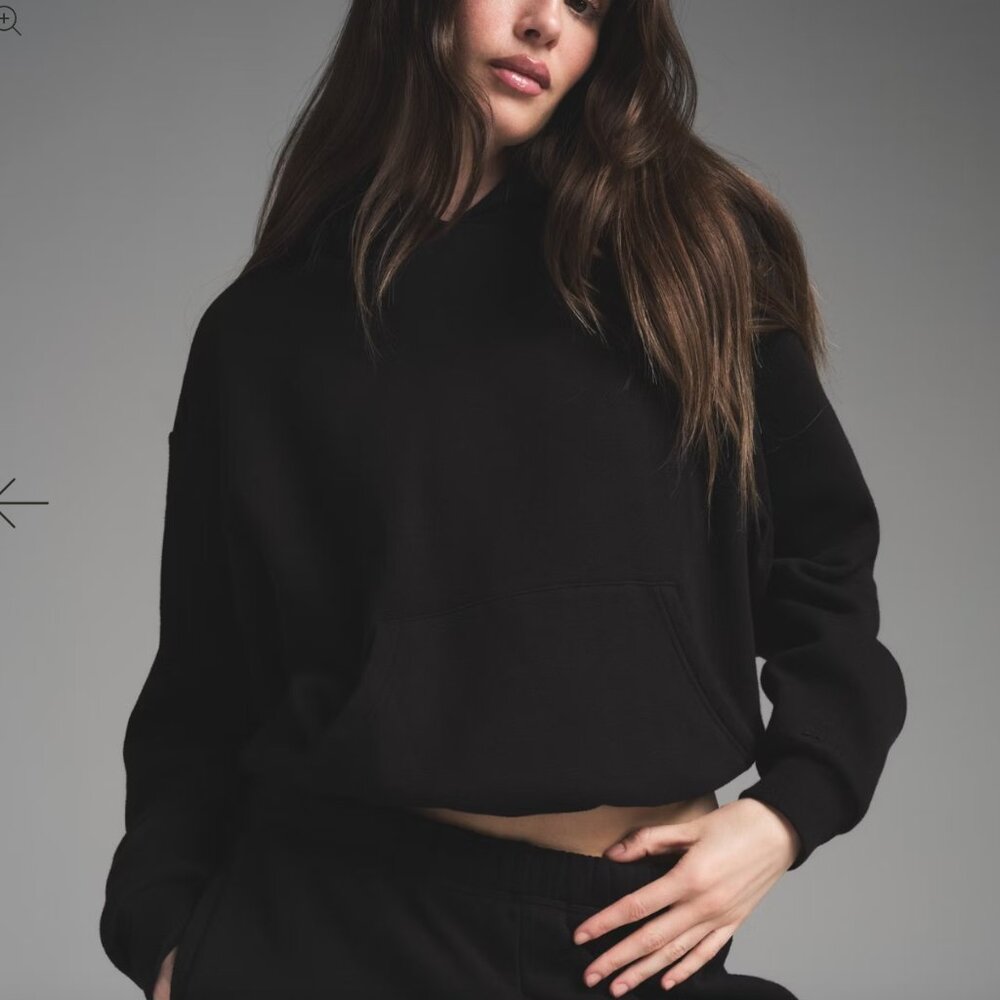 SKIMS NWT COTTON FLEECE CLASSIC HOODIE. ON SKIMS NOW FOR $80. ONYX